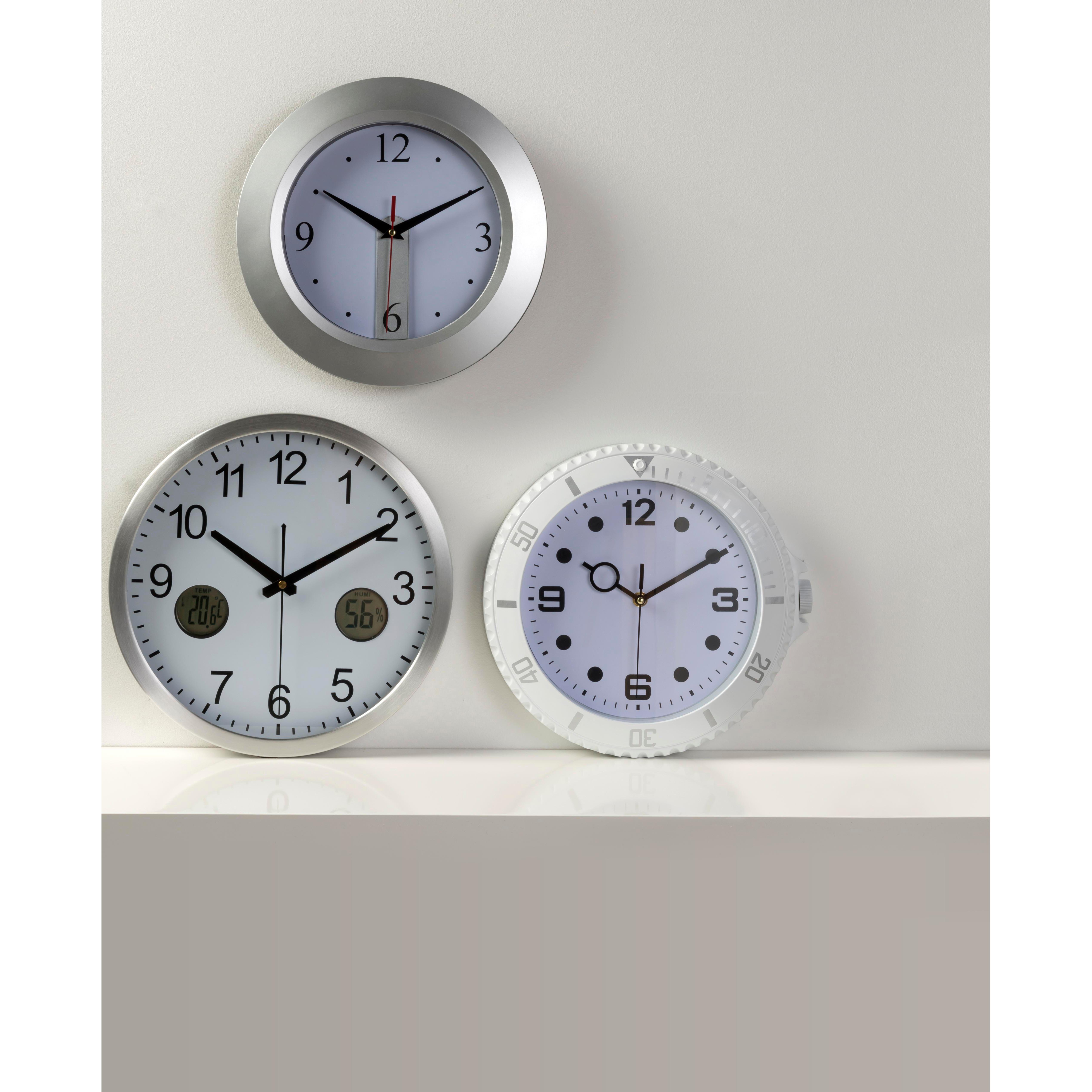 Wanduhr aus Kunststoff Ali