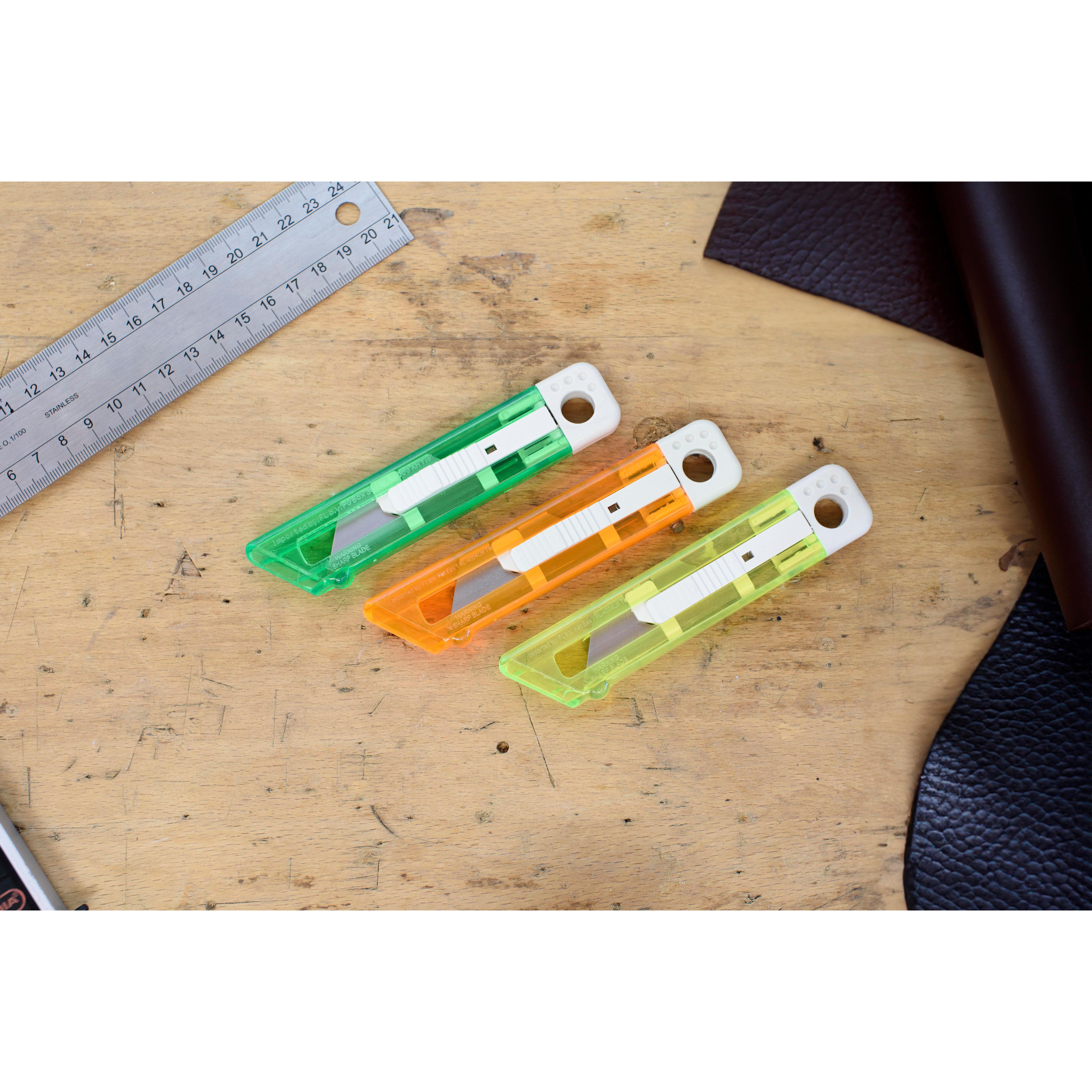 Cutter-Messer mit Federkernautomatik aus Kunststoff Griffin