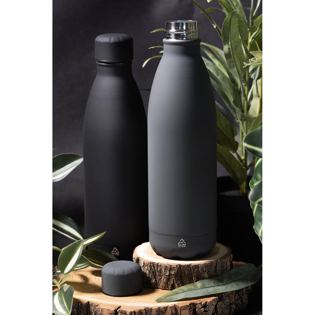 Flasche aus recyceltem Edelstahl