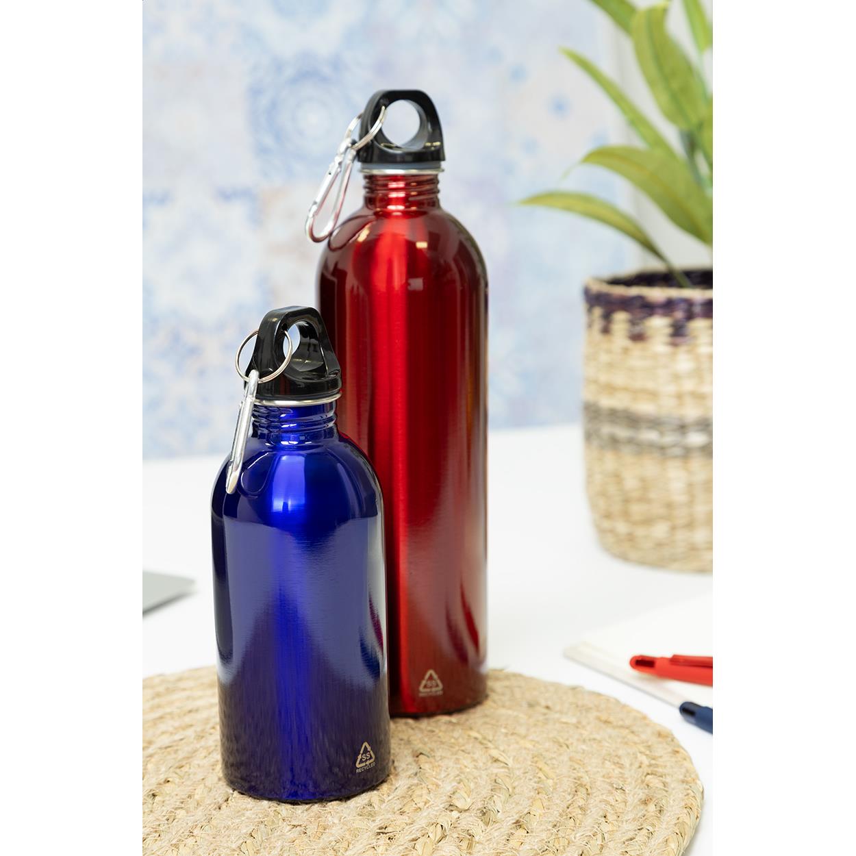 Flasche aus recyceltem Edelstahl