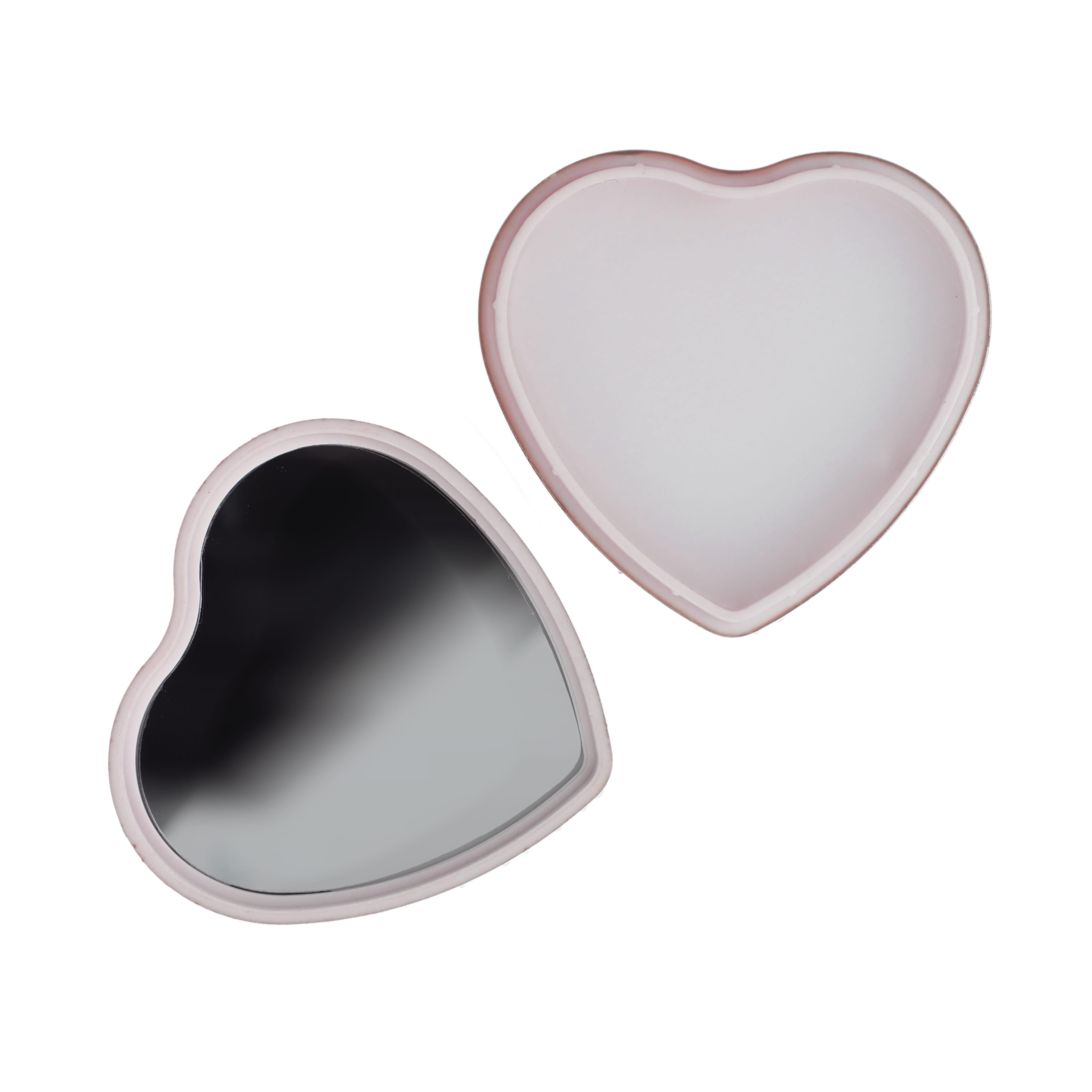 Lippenbalsam  in Flacher metallischer Herzformdose