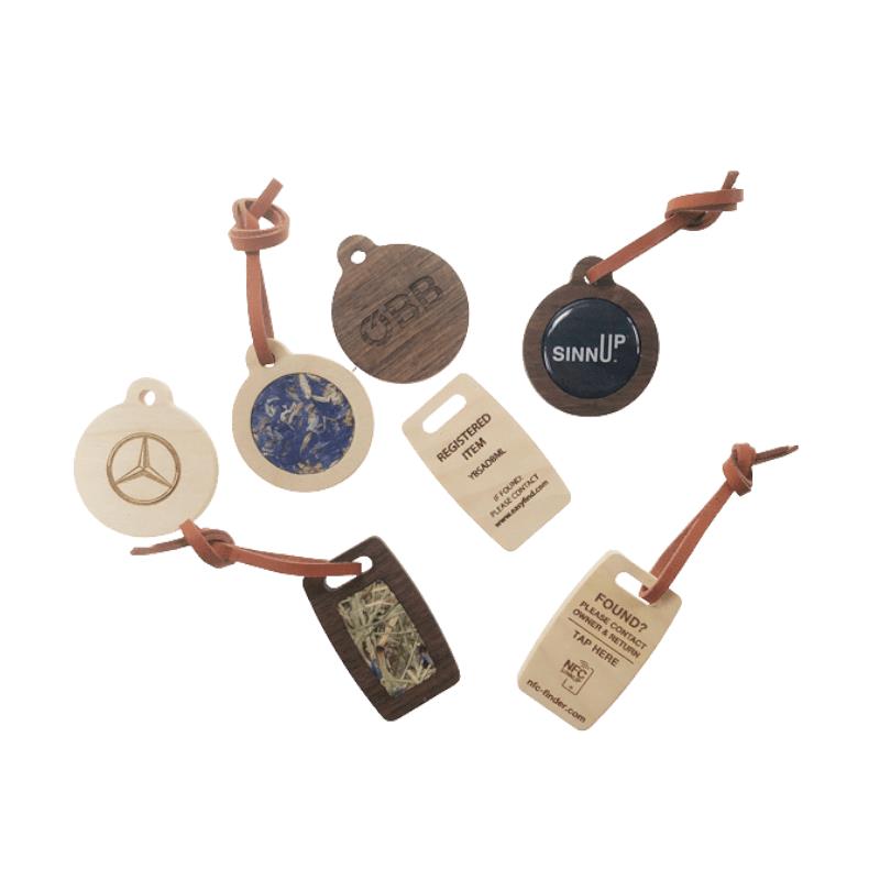 NFC Holzschlüsselanhänger mit Gravur und Naturinlay